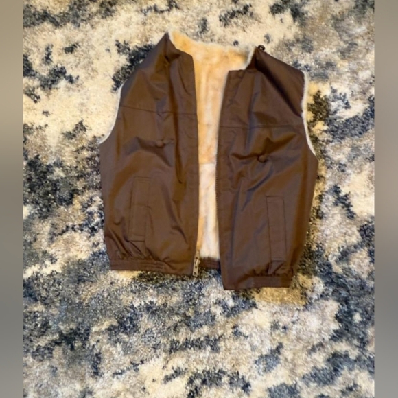 Chic Faux Fur Vest in Cream - Picture 14 of 14